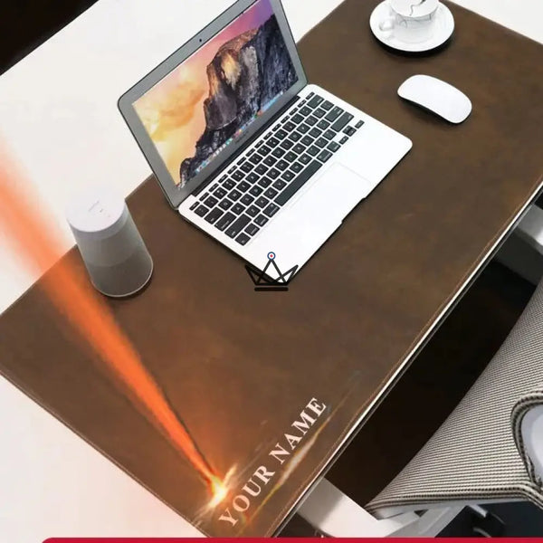 Sous-main, tapis de souris géant en cuir personnalisable - Voyageur Office - - Tapis souris personnalisable - Cadeau, Noël, Anniversaire, Original - Atelier Atypique