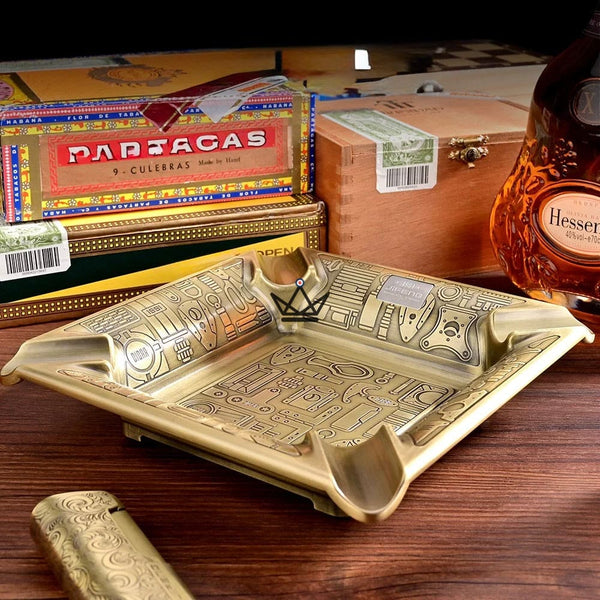 Square 4-slot cigar ashtray, embossed engraved decor - CURIOSA