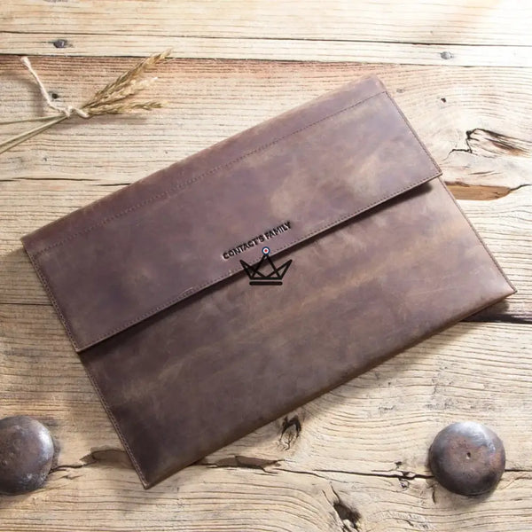 Personalizable 13" leather envelope sleeve for iPad — Voyageur PLI – 3/13