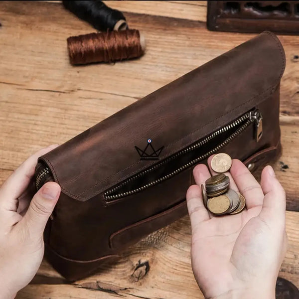 Personalizable leather iPad mini organizer sleeve with hand strap — Voyageur MANUSCRIT – 9/10