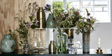 Des Fleurs en Vitrine : Comment Mettre en Valeur vos Bouquets avec des Vases Uniques