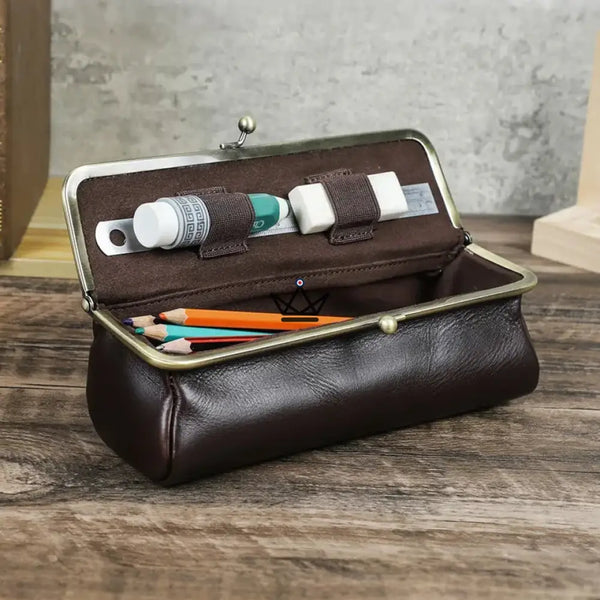 Personalizable Leather Pouch with Vintage Clasp - Traveller SCRIPT
