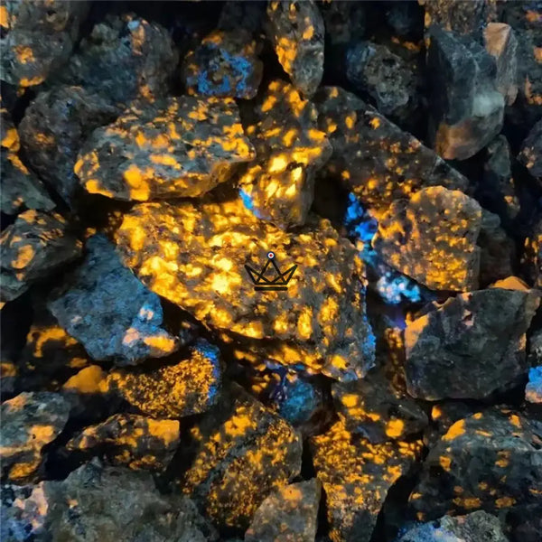 Yooperlite brute fluorescente, pierre qui s'illumine sous UV - LUCIOLE - ["maj-desc","maj-filtre","Objets Scientifiques"] - Objets Scientifiques - Cadeau, Noël, Anniversaire, Original, Fête des pères, fête des mères - Atelier Atypique